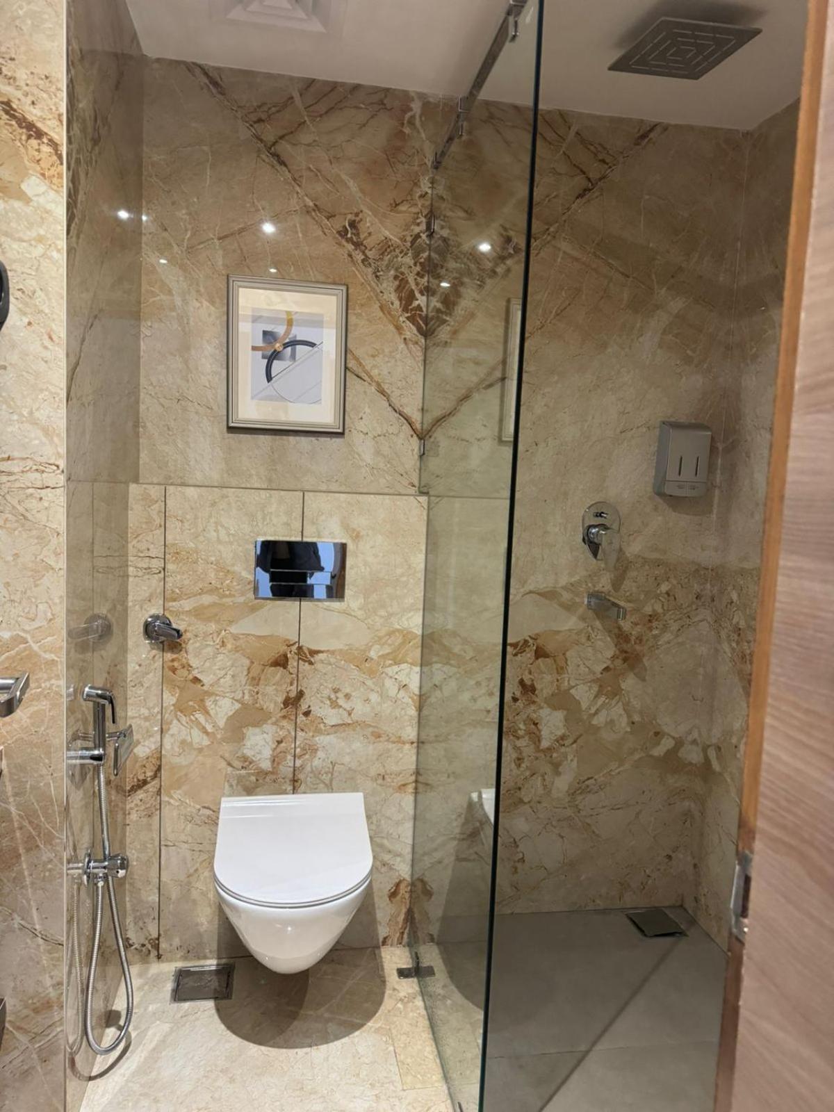 De Crown Inn Jogikuti Εξωτερικό φωτογραφία