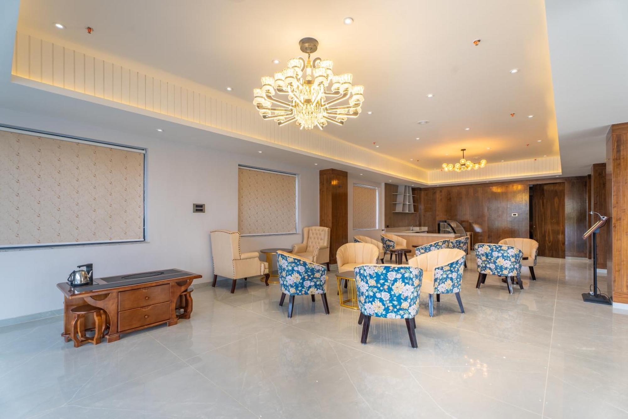 De Crown Inn Jogikuti Εξωτερικό φωτογραφία