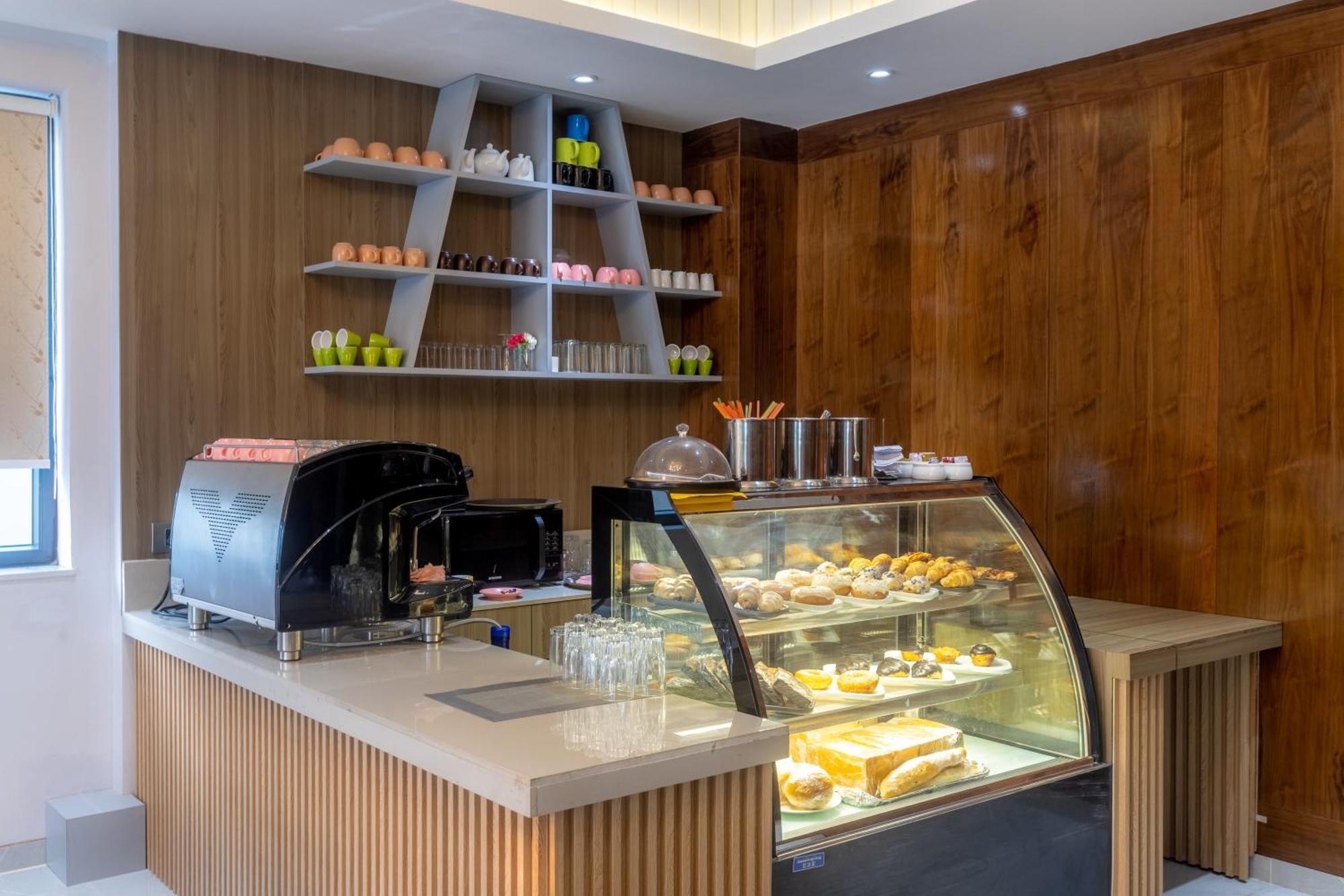 De Crown Inn Jogikuti Εξωτερικό φωτογραφία