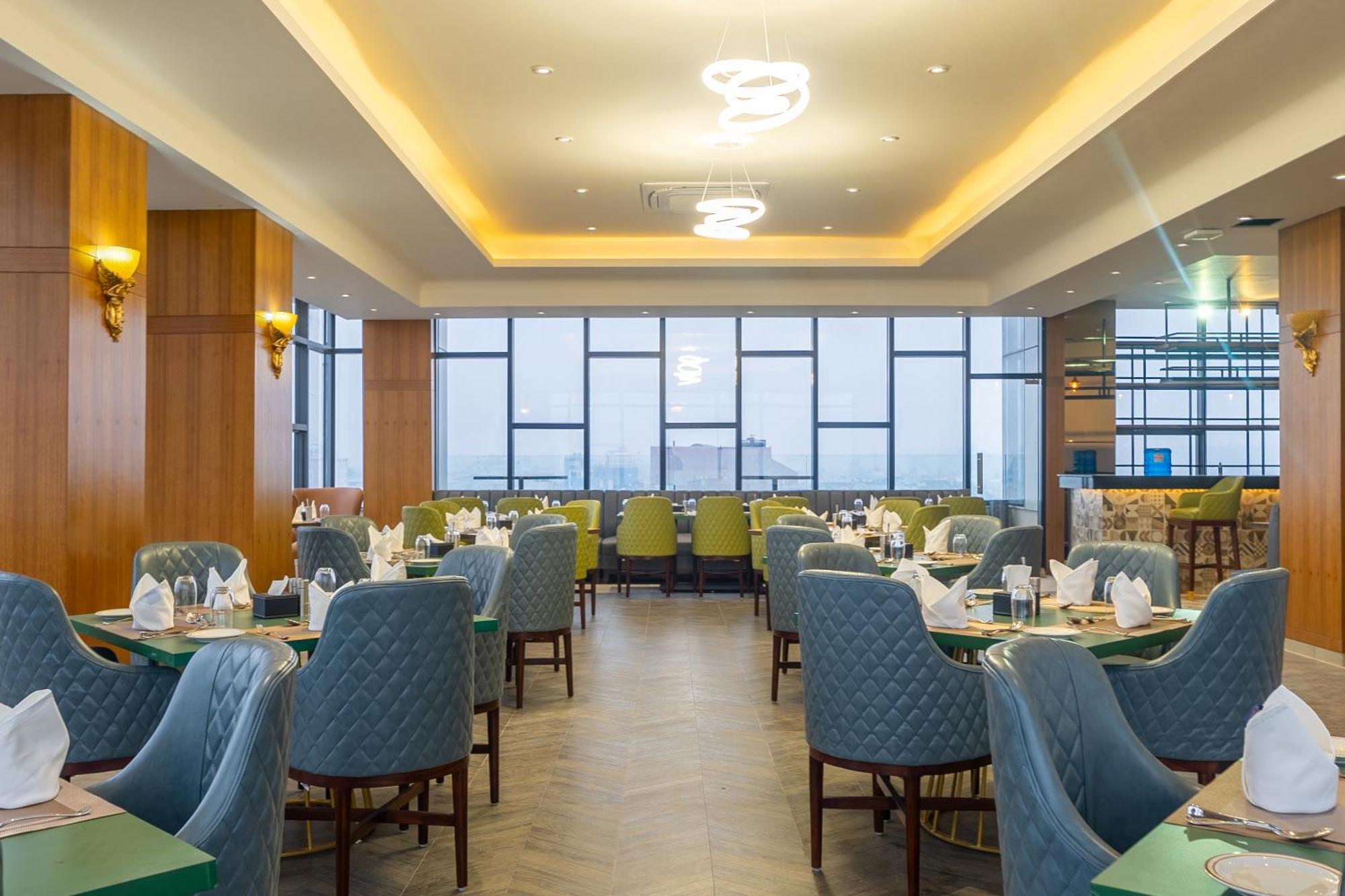 De Crown Inn Jogikuti Εξωτερικό φωτογραφία